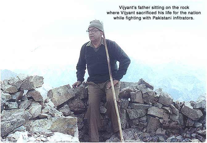 Colonel Vijendra Thapar Father of Captain Vijyant Thapar climbs 16,000 ft to fulfill son's last wish